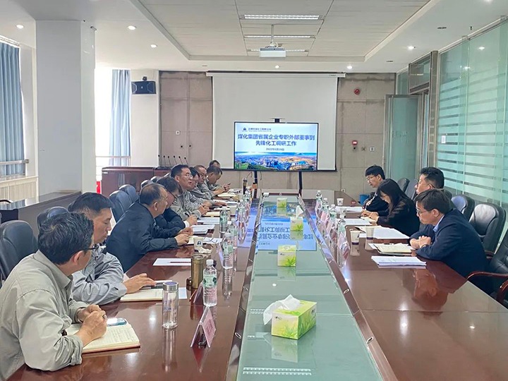 云煤（LETOU乐投）集团专职表部董事寸延峰、伍显清到前锋化工调研