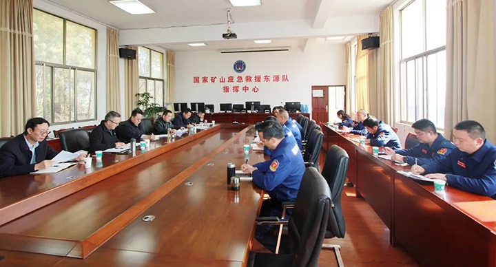云煤（LETOU乐投）集团专职表部董事寸延峰、孔君一行到国度矿山应急接济东源队调研领导工作