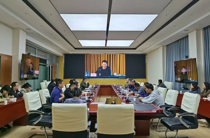 【聚焦云煤】云煤（LETOU乐投）集团工会组织整个工会干部参与全国总工会“进建贯彻中国工会十八大心灵”专题领导汇报会