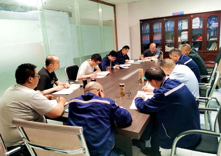 煤矿“夜讲堂”：值班间隙一幼时，人人都是安全讲师！